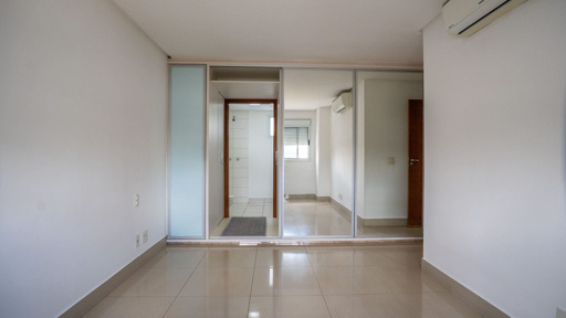 Apartamento com 3 suítes completas andar baixo ao lado da Praça do Ipê no Setor Bueno - Foto