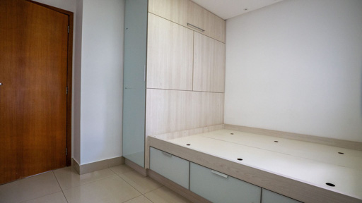 Apartamento com 3 suítes completas andar baixo ao lado da Praça do Ipê no Setor Bueno - Foto