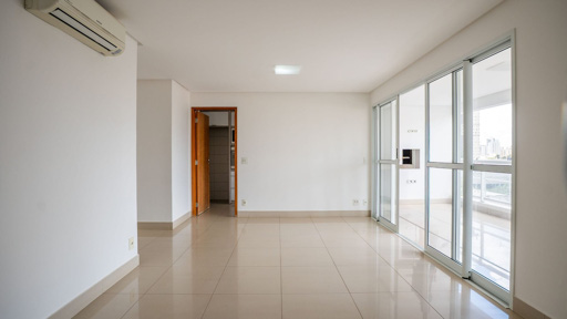Apartamento com 3 suítes completas andar baixo ao lado da Praça do Ipê no Setor Bueno - Revenda