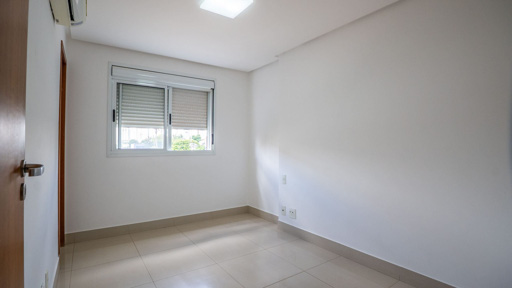 Apartamento com 3 suítes completas andar baixo ao lado da Praça do Ipê no Setor Bueno - Foto