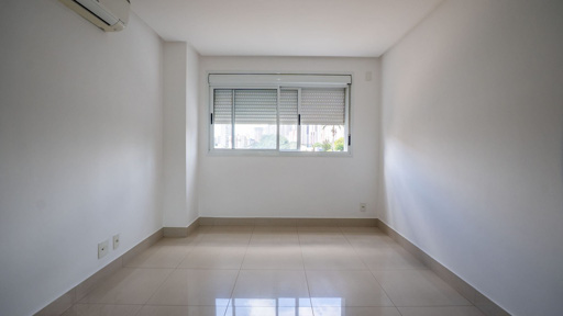Apartamento com 3 suítes completas andar baixo ao lado da Praça do Ipê no Setor Bueno - Foto