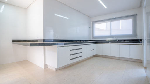 Casa térrea para locação no Portal do Sol Green | 4 suítes, piscina aquecida e pronta para morar - Foto