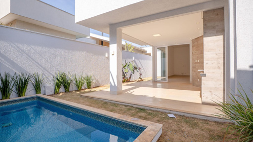 Casa térrea para locação no Portal do Sol Green | 4 suítes, piscina aquecida e pronta para morar - Revenda