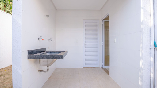 Casa térrea para locação no Portal do Sol Green | 4 suítes, piscina aquecida e pronta para morar - Foto