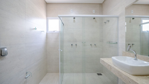 Casa térrea para locação no Portal do Sol Green | 4 suítes, piscina aquecida e pronta para morar - Foto