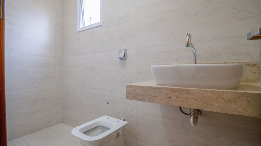 Casa térrea para locação no Portal do Sol Green | 4 suítes, piscina aquecida e pronta para morar - Foto