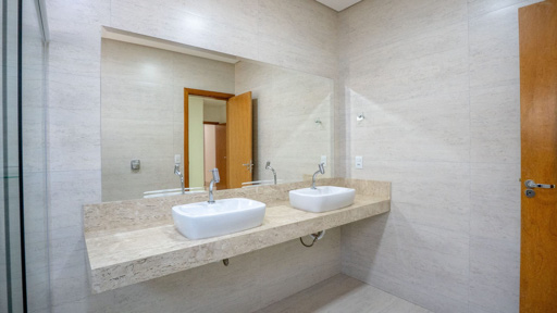 Casa térrea para locação no Portal do Sol Green | 4 suítes, piscina aquecida e pronta para morar - Foto