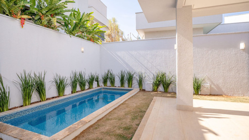 Casa térrea para locação no Portal do Sol Green | 4 suítes, piscina aquecida e pronta para morar - Foto