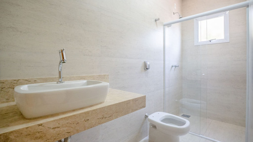 Casa térrea para locação no Portal do Sol Green | 4 suítes, piscina aquecida e pronta para morar - Foto