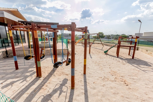 Casa 4 suítes a venda no condomínio fechado Portal do Sol Green em Goiânia. - Foto