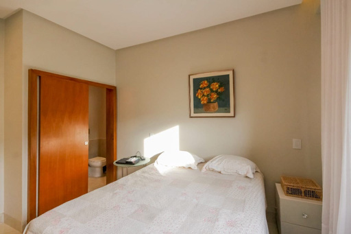 Casa 4 suítes a venda no condomínio fechado Portal do Sol Green em Goiânia. - Foto