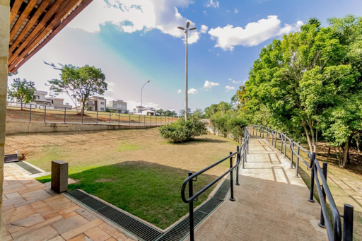 Casa 4 suítes a venda no condomínio fechado Portal do Sol Green em Goiânia. - Foto