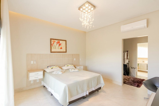 Casa 4 suítes a venda no condomínio fechado Portal do Sol Green em Goiânia. - Foto