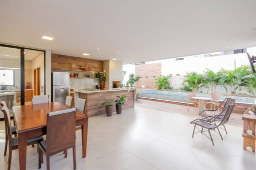 Casa 4 suítes a venda no condomínio fechado Portal do Sol Green em Goiânia. - Foto