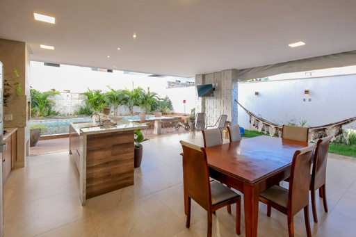 Casa 4 suítes a venda no condomínio fechado Portal do Sol Green em Goiânia. - Foto