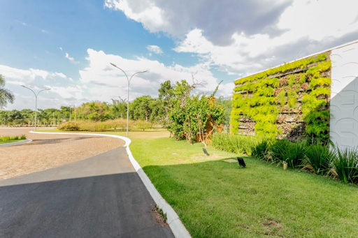 Casa 4 suítes a venda no condomínio fechado Portal do Sol Green em Goiânia. - Foto