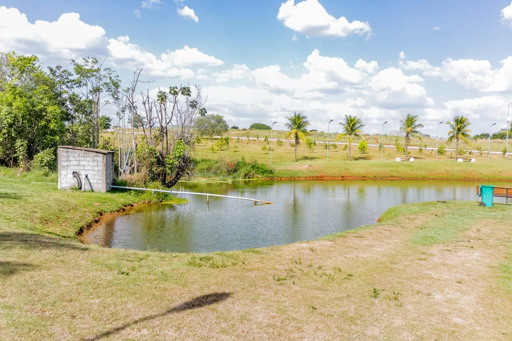 Casa 4 suítes a venda no condomínio fechado Portal do Sol Green em Goiânia. - Foto