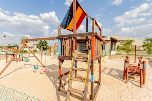 Casa 4 suítes a venda no condomínio fechado Portal do Sol Green em Goiânia. - Foto