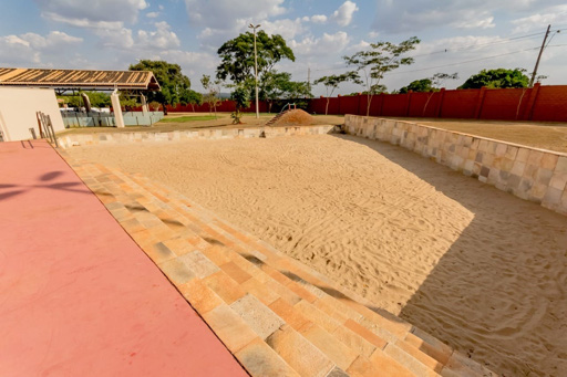 Casa 4 suítes a venda no condomínio fechado Portal do Sol Green em Goiânia. - Foto