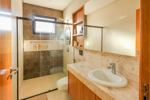 Casa 4 suítes a venda no condomínio fechado Portal do Sol Green em Goiânia. - Foto