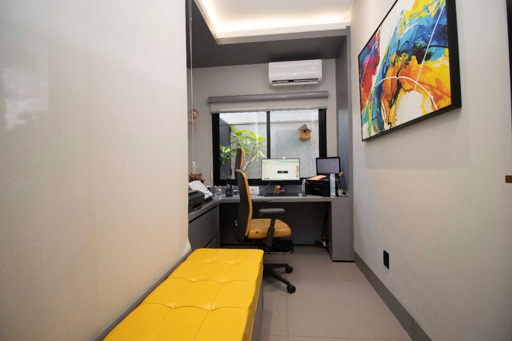 Casa térrea mobiliada e decorada à venda em condomínio fechado Portal do Sol Green em Goiânia-GO. - Foto