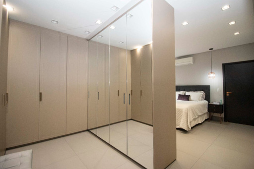 Casa térrea mobiliada e decorada à venda em condomínio fechado Portal do Sol Green em Goiânia-GO. - Foto