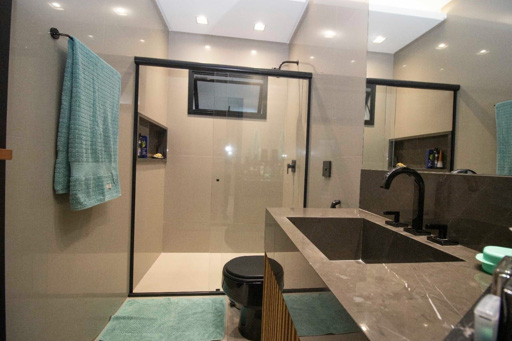 Casa térrea mobiliada e decorada à venda em condomínio fechado Portal do Sol Green em Goiânia-GO. - Foto
