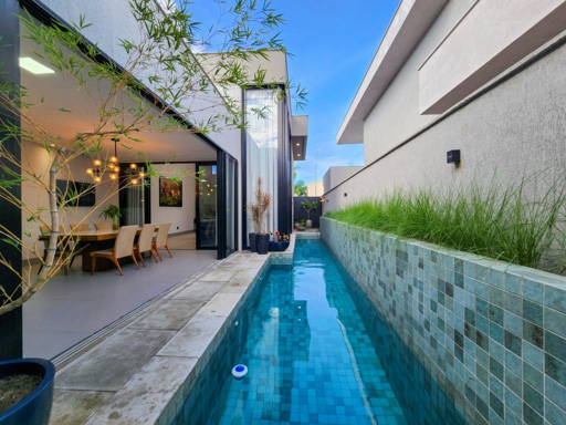 Casa térrea mobiliada e decorada à venda em condomínio fechado Portal do Sol Green em Goiânia-GO. - Foto