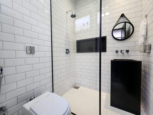 Casa térrea mobiliada e decorada à venda em condomínio fechado Portal do Sol Green em Goiânia-GO. - Foto
