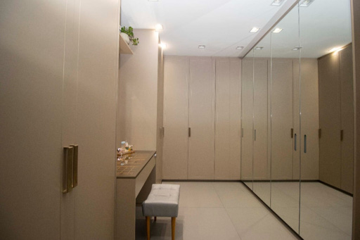 Casa térrea mobiliada e decorada à venda em condomínio fechado Portal do Sol Green em Goiânia-GO. - Foto