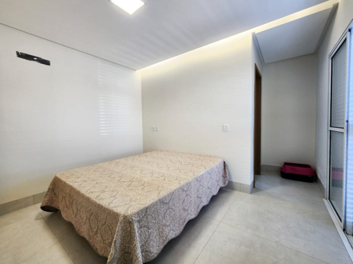 Casa sobrado com 4 suítes à venda em condomínio fechado Portal do Sol Green em Goiânia-Go. - Foto
