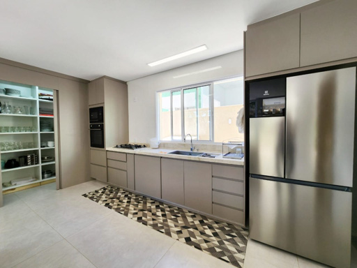 Casa sobrado com 4 suítes à venda em condomínio fechado Portal do Sol Green em Goiânia-Go. - Foto