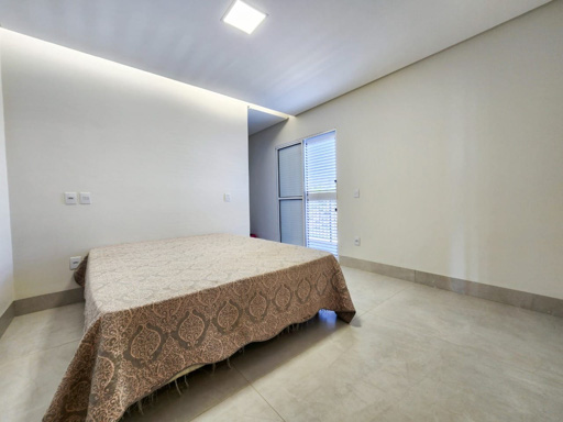 Casa sobrado com 4 suítes à venda em condomínio fechado Portal do Sol Green em Goiânia-Go. - Foto