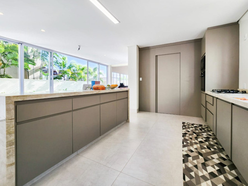 Casa sobrado com 4 suítes à venda em condomínio fechado Portal do Sol Green em Goiânia-Go. - Foto