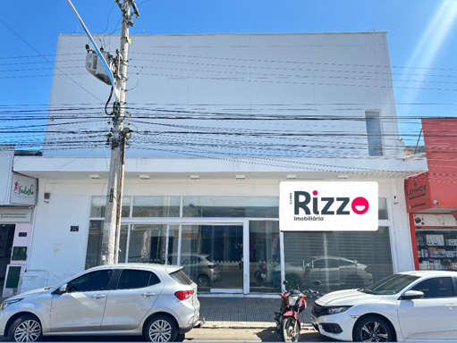 Imóvel comercial na Avenida 24 de Outubro com 736 m² e alta visibilidade sem estacioamento no Setor Campinas - Revenda