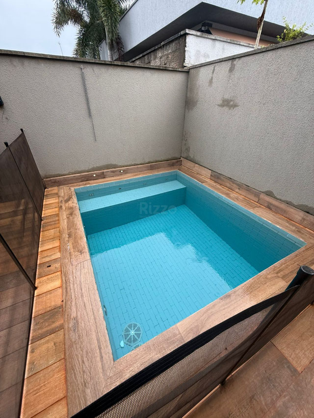 Casa Térrea para locação ou venda com piscina aquecida e sauna no Condomínio Portal do Sol Golfe Green - Foto