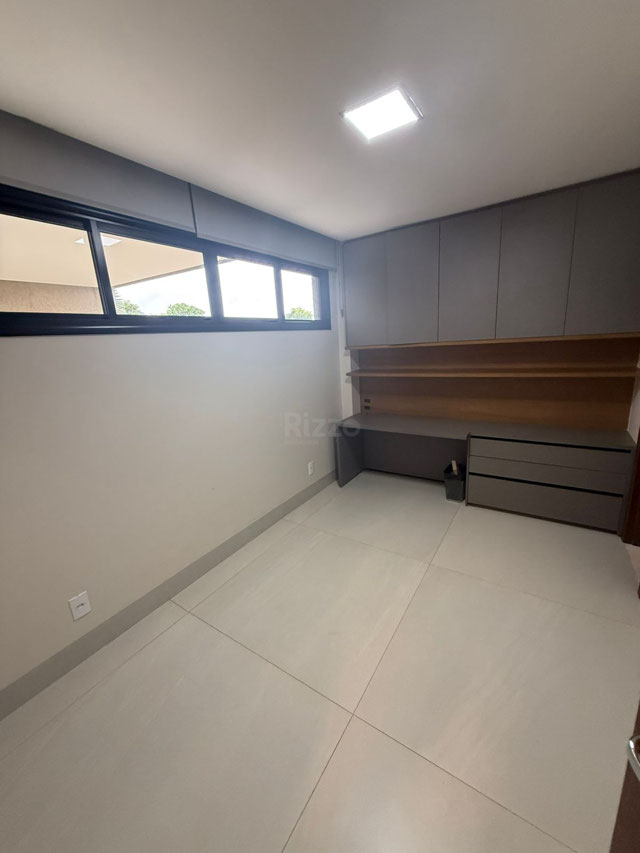 Casa Térrea para locação ou venda com piscina aquecida e sauna no Condomínio Portal do Sol Golfe Green - Foto
