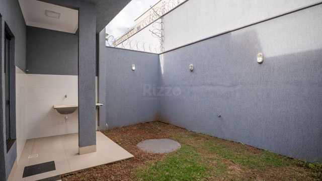 Casa Moderna com Pé-Direito Duplo e Acabamento Diferenciado Jardim Presidente - Foto