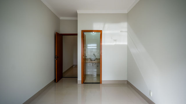 Casa Moderna com Pé-Direito Duplo e Acabamento Diferenciado Jardim Presidente - Foto