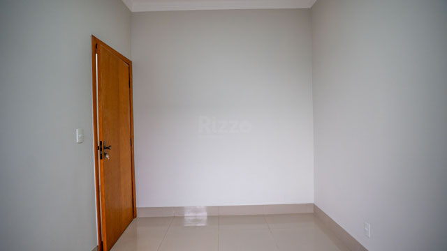 Casa Moderna com Pé-Direito Duplo e Acabamento Diferenciado Jardim Presidente - Foto