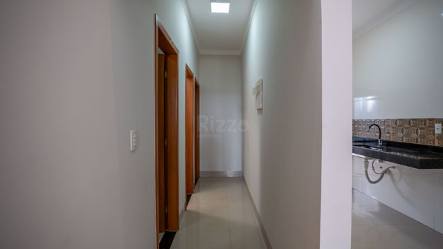 Casa Moderna com Pé-Direito Duplo e Acabamento Diferenciado Jardim Presidente - Foto