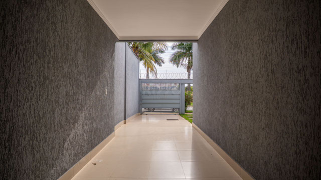 Casa Moderna com Pé-Direito Duplo e Acabamento Diferenciado Jardim Presidente - Foto