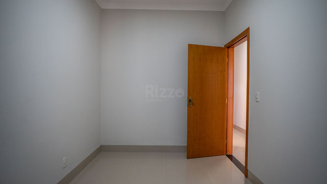 Casa Moderna com Pé-Direito Duplo e Acabamento Diferenciado Jardim Presidente - Foto