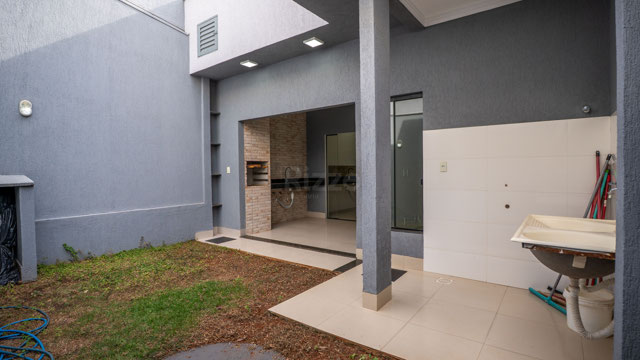 Casa Moderna com Pé-Direito Duplo e Acabamento Diferenciado Jardim Presidente - Foto