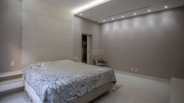 Casa 3 Quartos com Pé-Direito Duplo e Área Gourmet em Terreno de 406m² - Foto