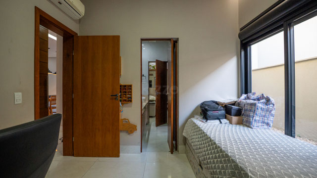 Casa 3 Quartos com Pé-Direito Duplo e Área Gourmet em Terreno de 406m² - Foto