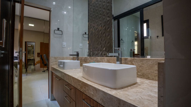 Casa 3 Quartos com Pé-Direito Duplo e Área Gourmet em Terreno de 406m² - Foto