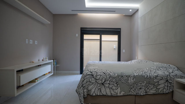 Casa 3 Quartos com Pé-Direito Duplo e Área Gourmet em Terreno de 406m² - Foto