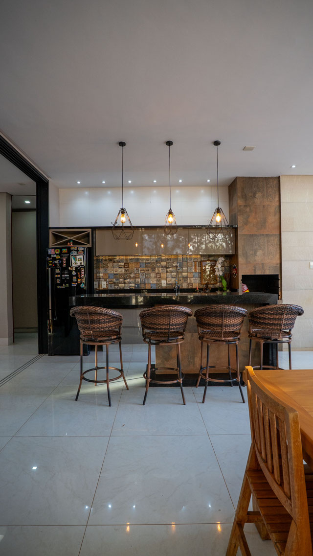 Casa 3 Quartos com Pé-Direito Duplo e Área Gourmet em Terreno de 406m² - Foto