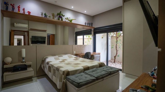 Casa 3 Quartos com Pé-Direito Duplo e Área Gourmet em Terreno de 406m² - Foto